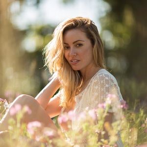 Meet your Posher, Whitnie